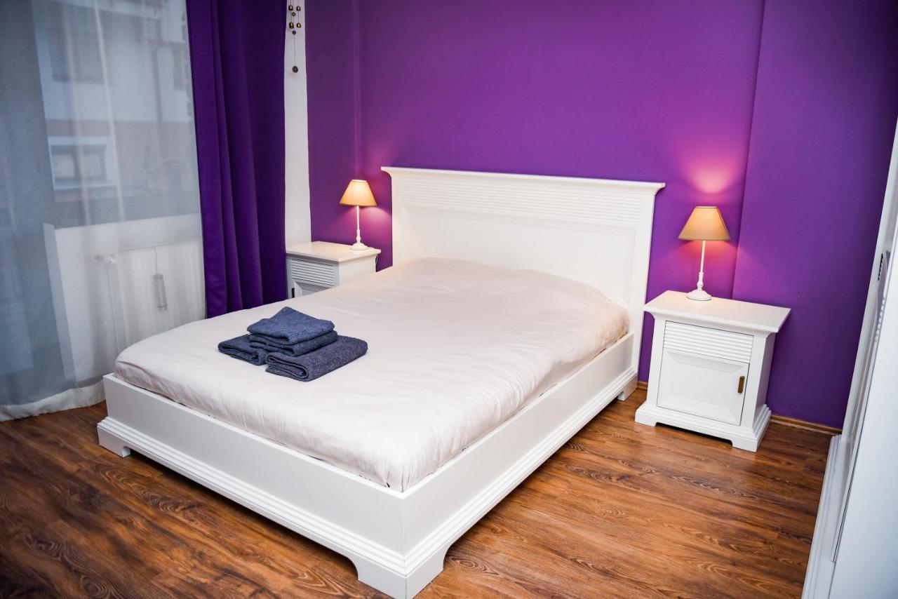 Căn hộ Lovely 1bedroom With Balcony And Parking *
