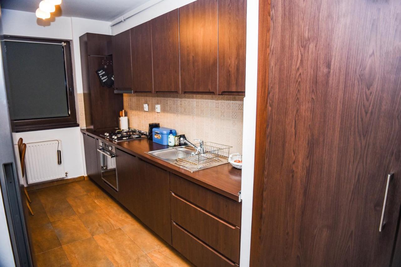 Lovely 1bedroom With Balcony And Parking Apartment *